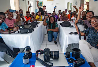 Le personnel de l'UNFPA Haïti en formation sur la photographie numérique