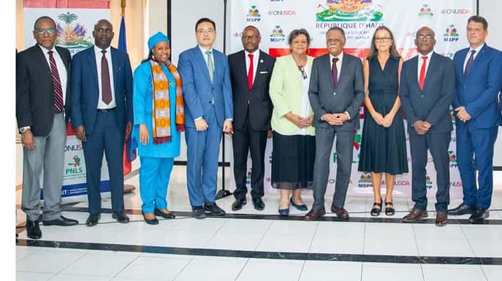 The Minister of Public Health and the United Nations Resident Coordinator with agencies and civil society