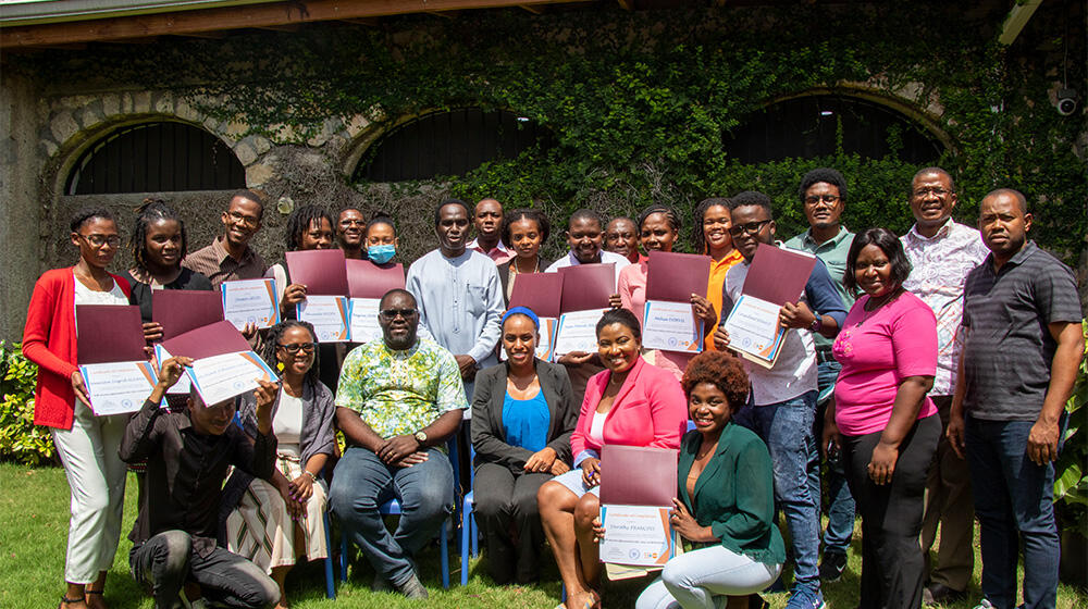 Le Représentant de l’UNFPA en Haïti et le staff avec les stagiaires