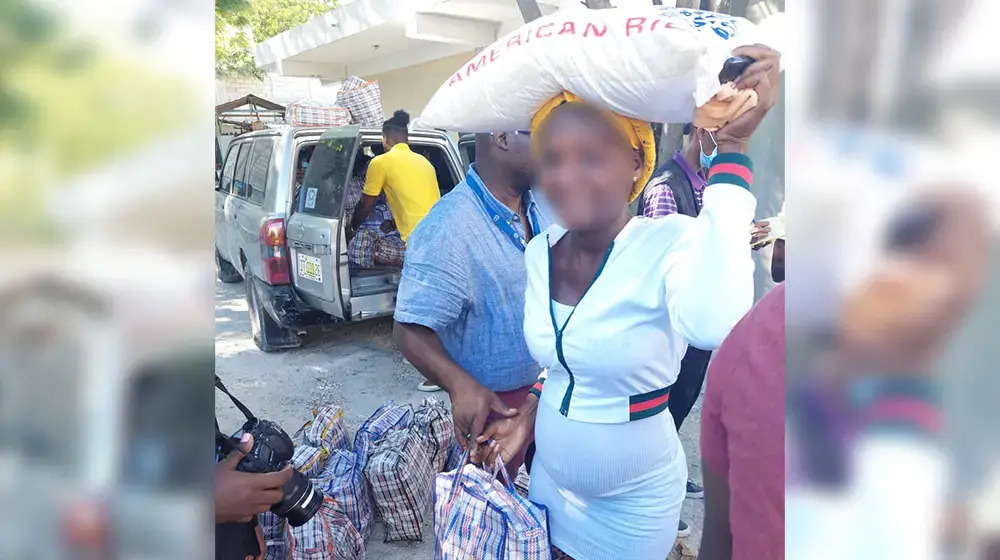 L’UNFPA distribue des kits alimentaires aux femmes enceintes déplacées par les violences en Haïti